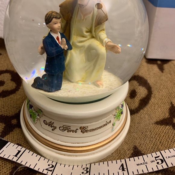 Roman Son's First Holy Communion Snow Globe - New in Box - Picture 8 of 8